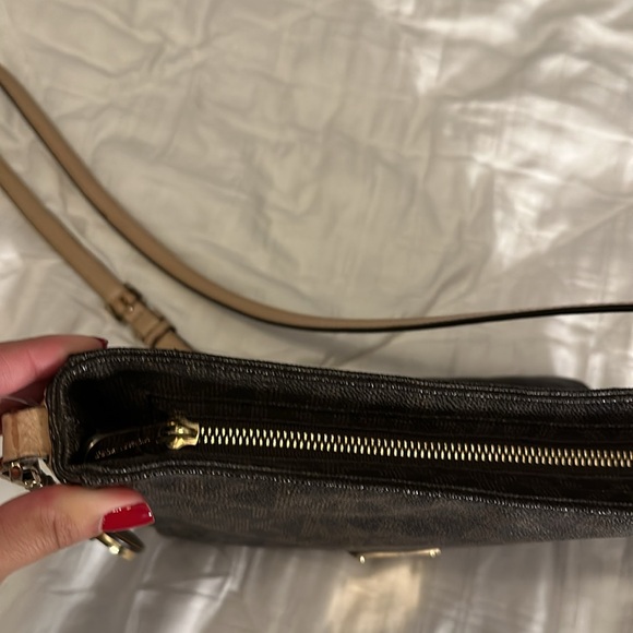 Michael Kors mesager bag - Picture 8 of 9